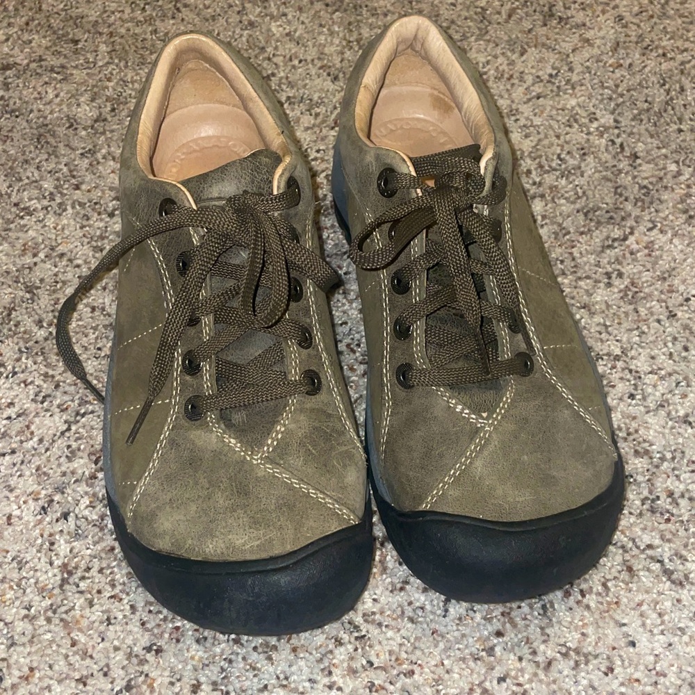 Keen Presidio Low Hiking Shoes 7.5 Olive